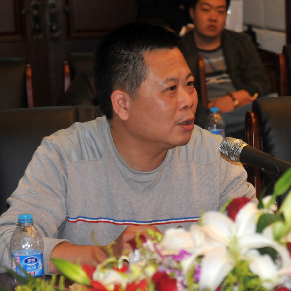 10、《時(shí)代報(bào)》主任記者、原《房產(chǎn)時(shí)報(bào)》資深記者李淳發(fā)言.JPG